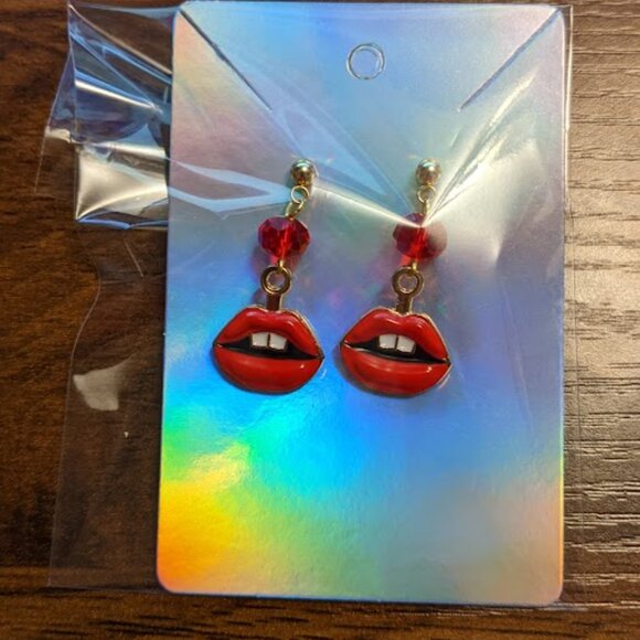 Hot Lips Earrings - Picture 6 of 9